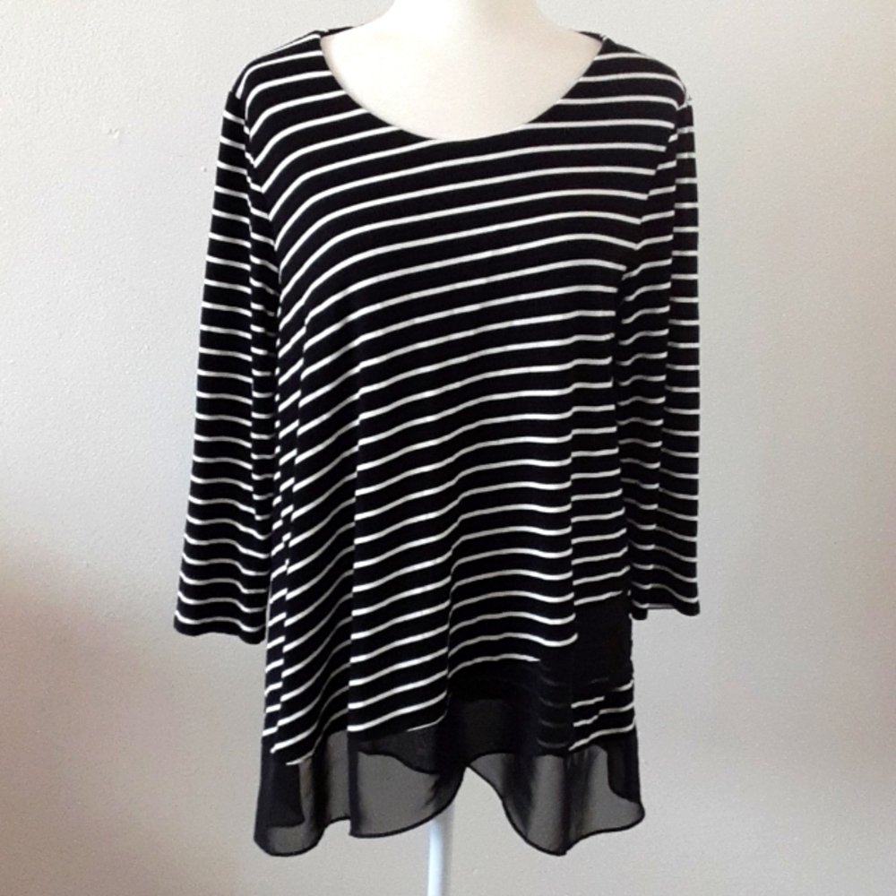 Vince Camuto black white diagonal stripe top asymmetrical hem Women's Size L